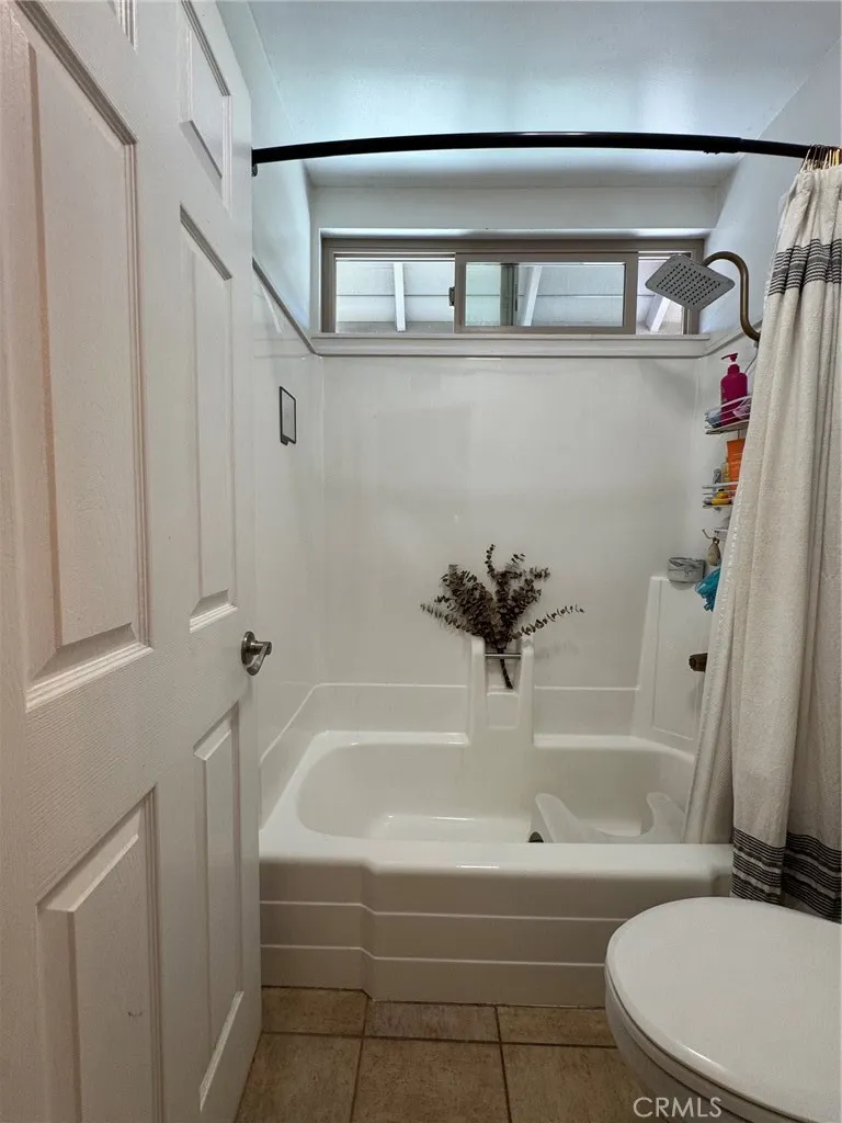 1673 E Avenida De Las Flores Thousand Oaks, CA 91362