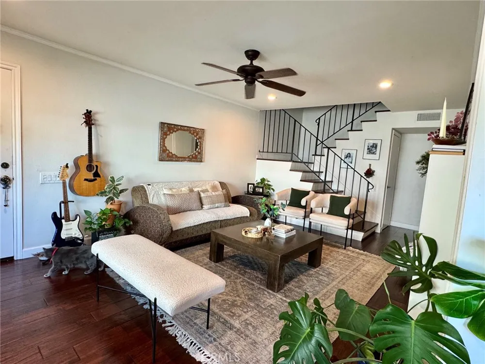 1673 E Avenida De Las Flores Thousand Oaks, CA 91362