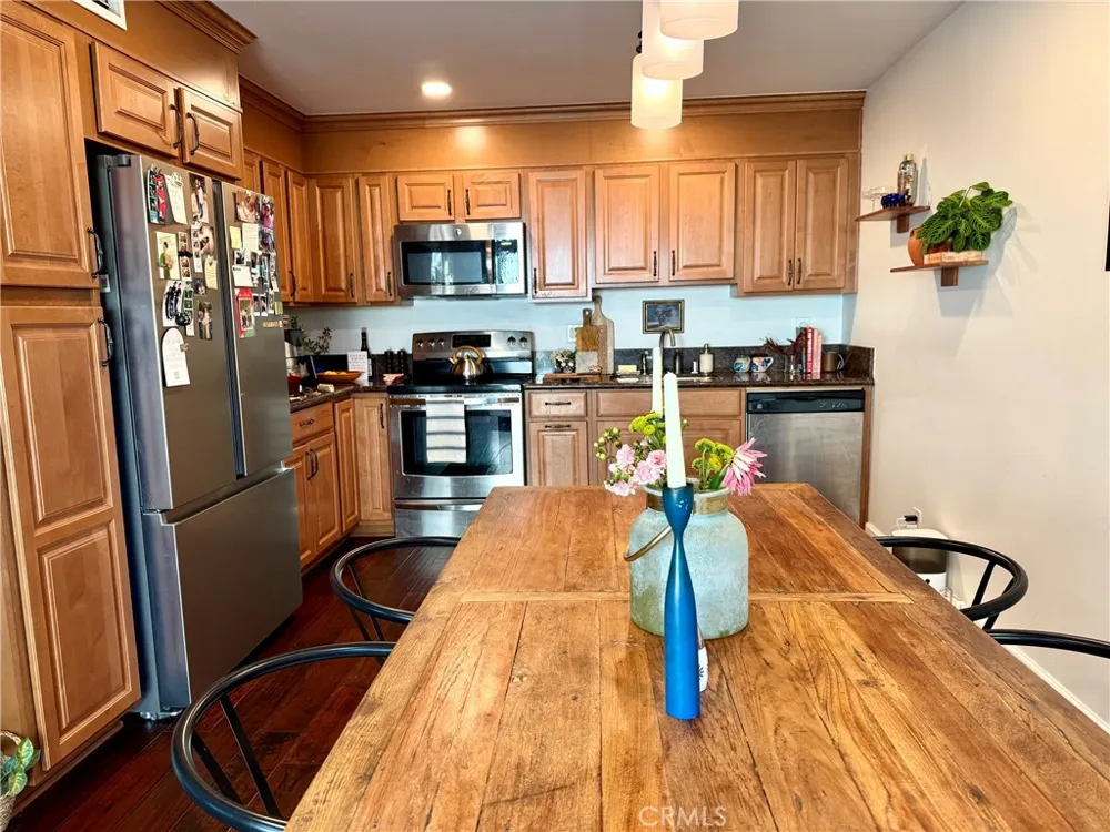 1673 E Avenida De Las Flores Thousand Oaks, CA 91362