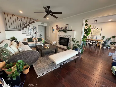 1673 E Avenida De Las Flores