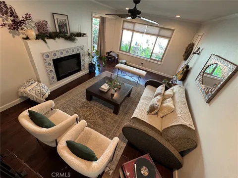 1673 E Avenida De Las Flores