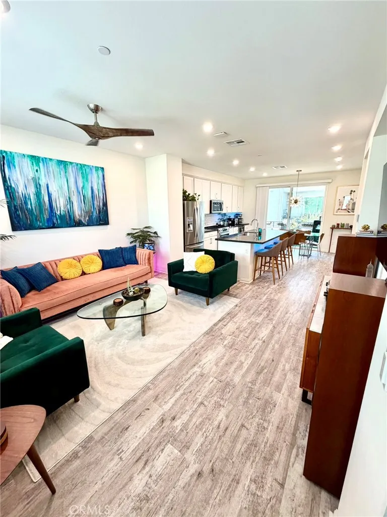 18449 W Mural Northridge, CA 91325