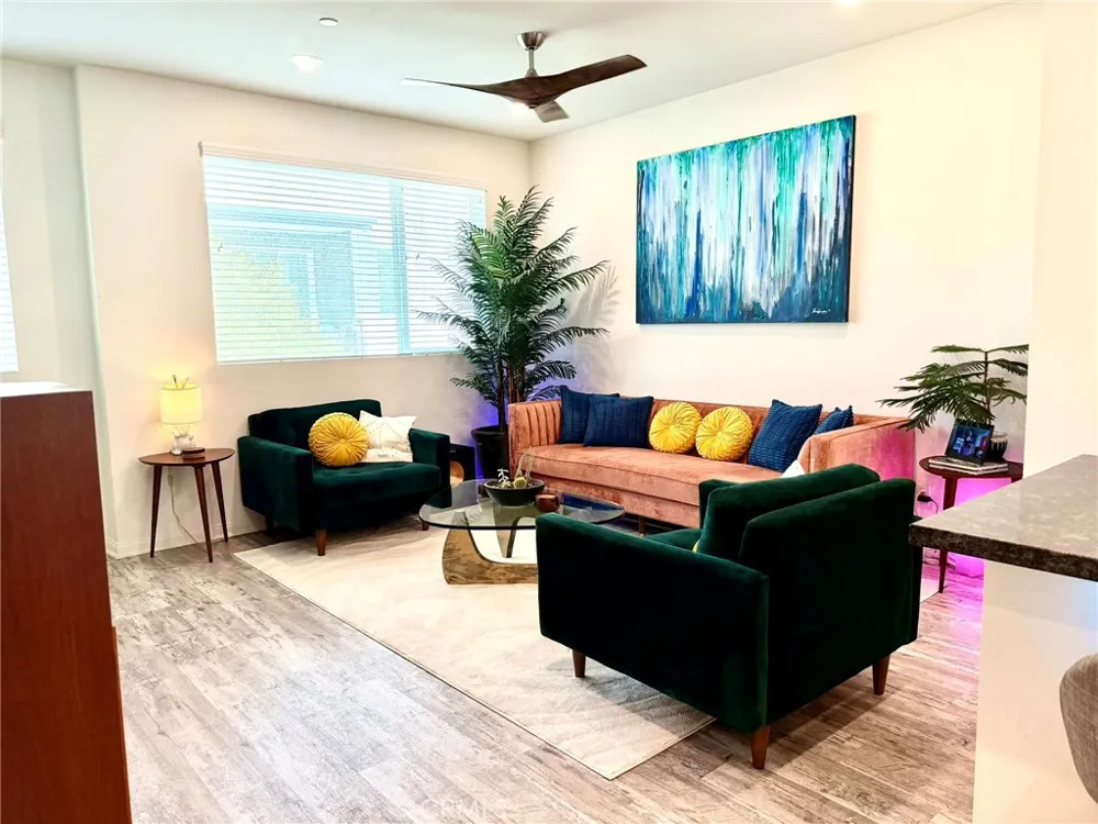 18449 W Mural Northridge, CA 91325