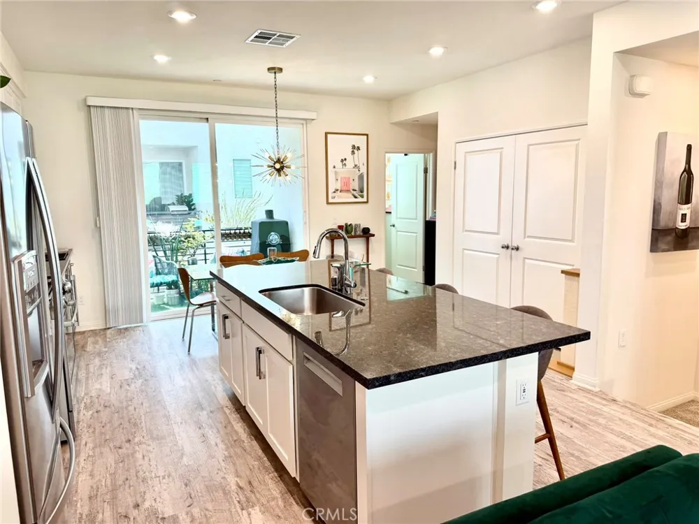 18449 W Mural Northridge, CA 91325