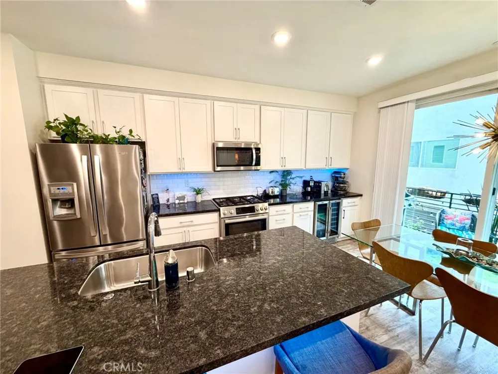 18449 W Mural Northridge, CA 91325