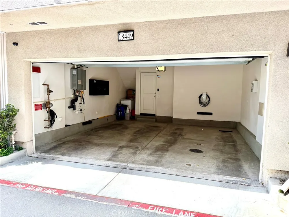 18449 W Mural Northridge, CA 91325