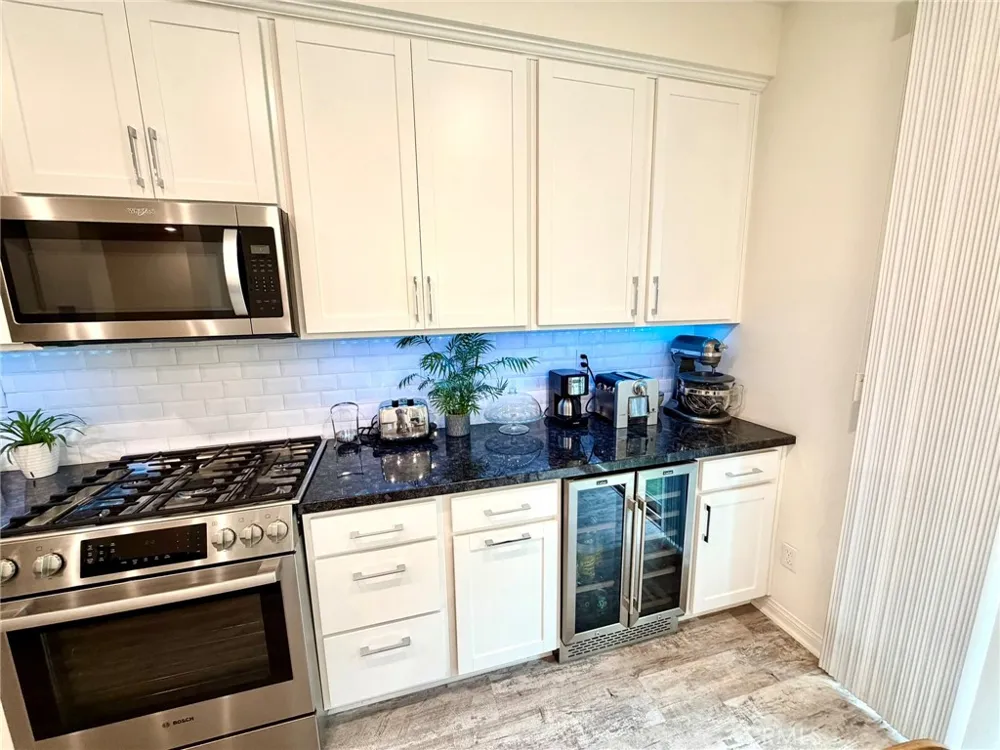 18449 W Mural Northridge, CA 91325