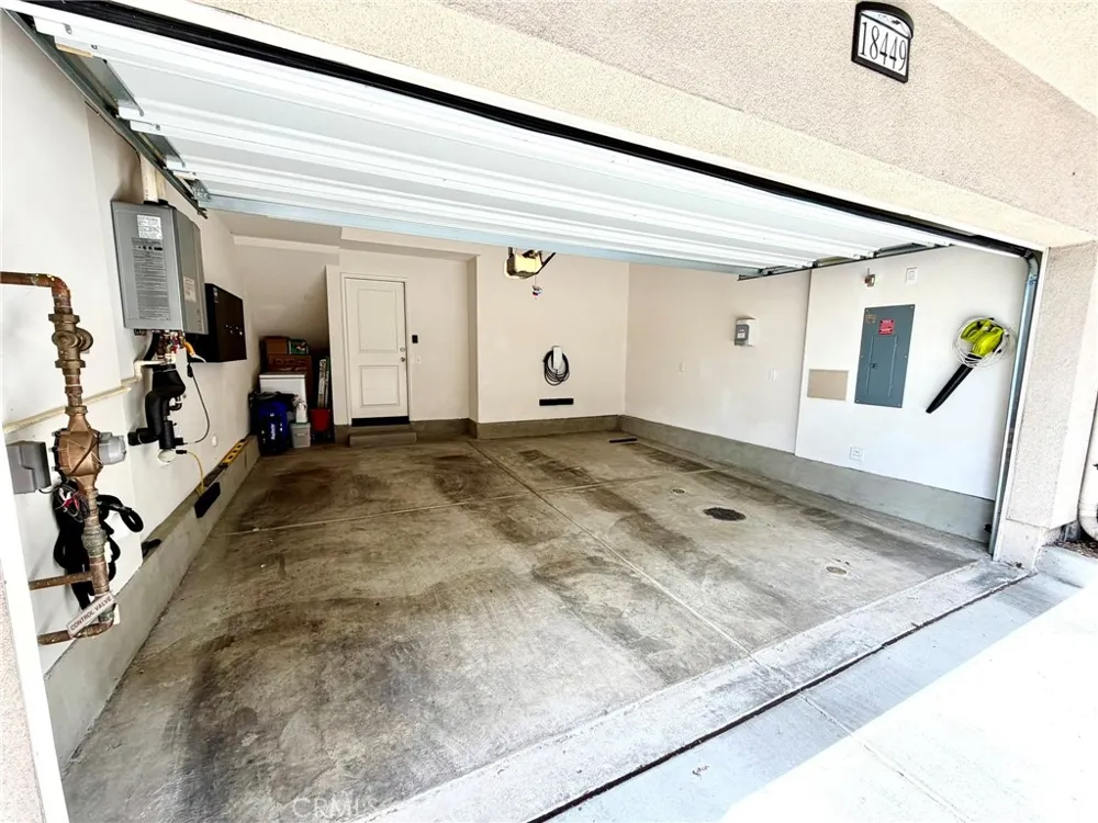 18449 W Mural Northridge, CA 91325