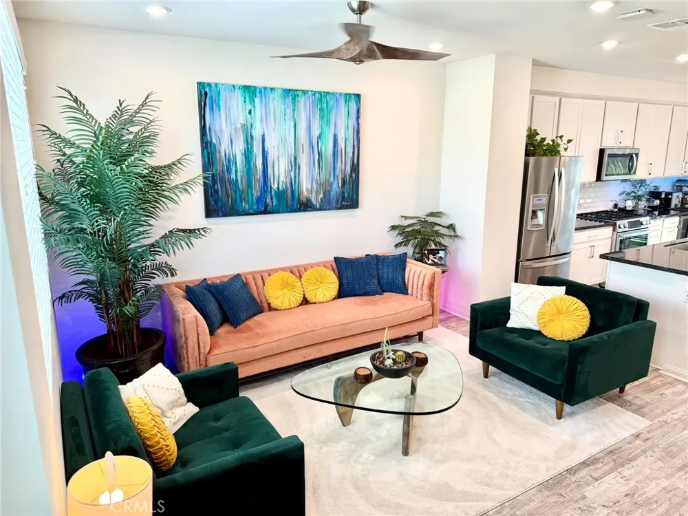 18449 W Mural Northridge, CA 91325