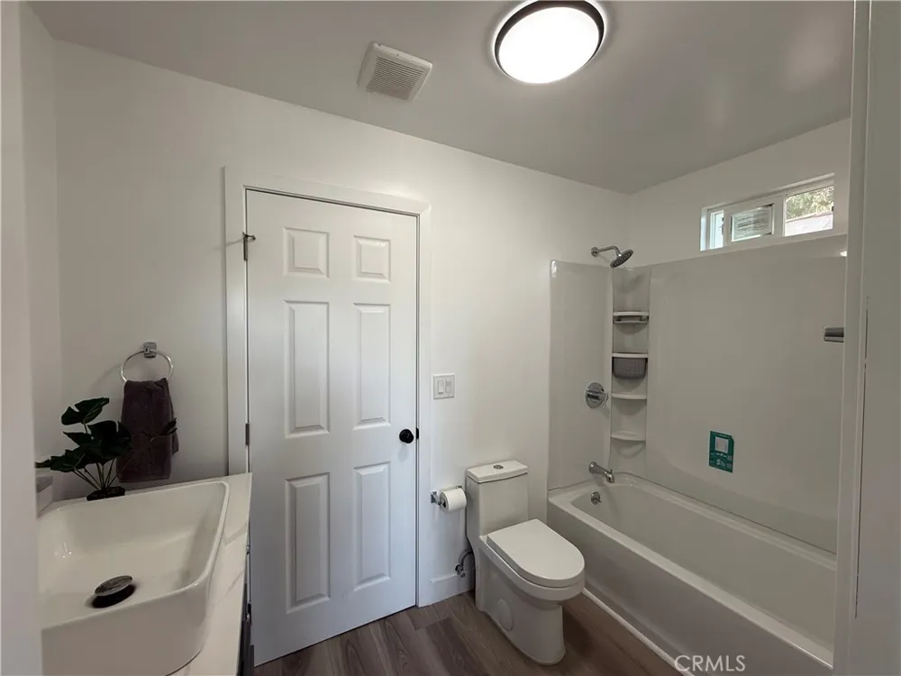 11200 Stanford Los Angeles, CA 90059