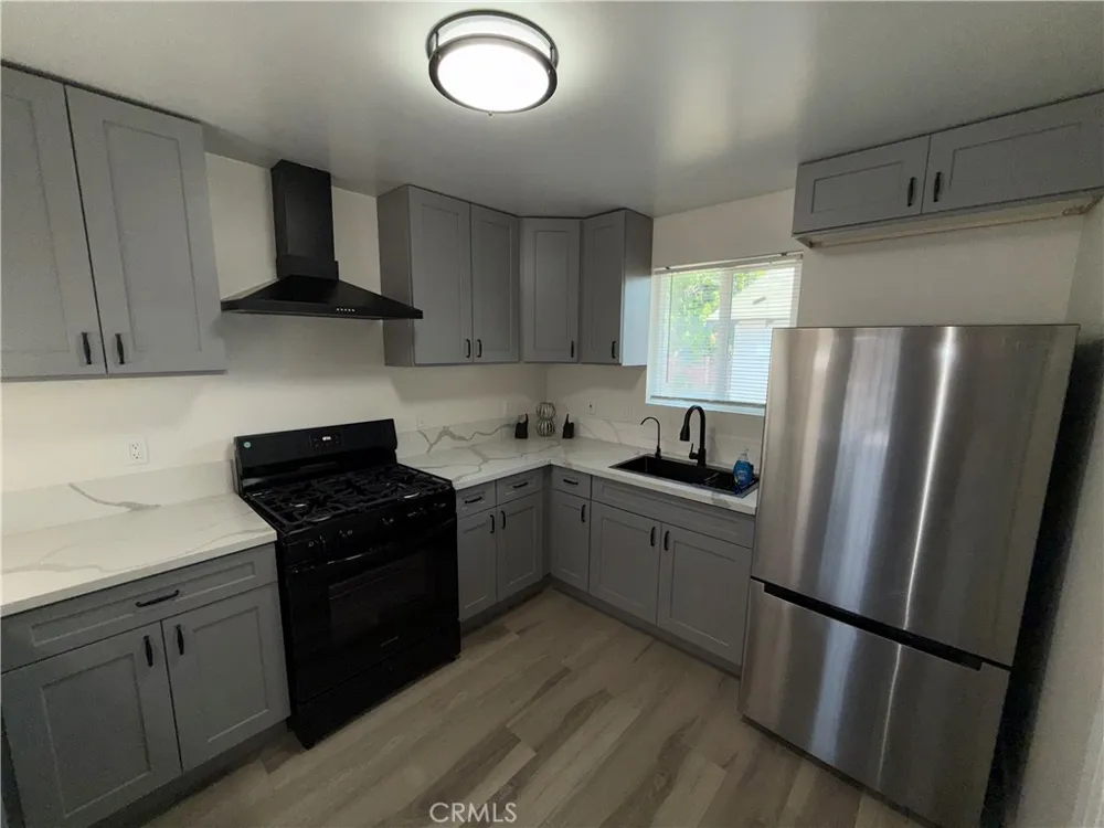 11200 Stanford Los Angeles, CA 90059