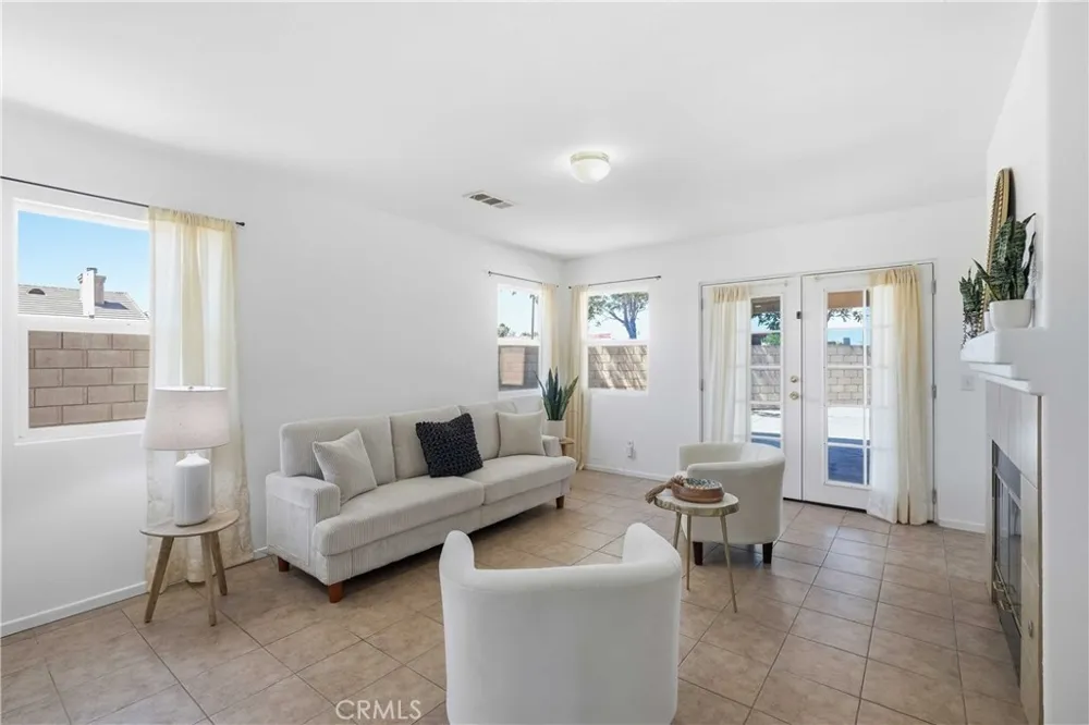 45237 Sancroft Avenue Lancaster, CA 93535