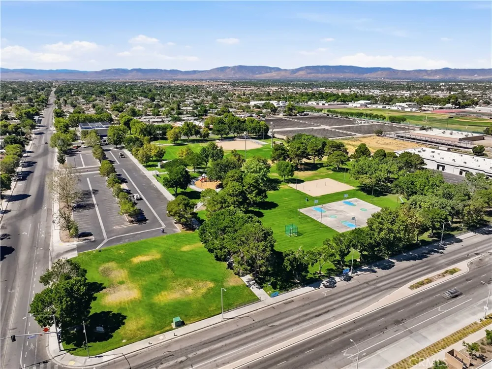 45237 Sancroft Avenue Lancaster, CA 93535