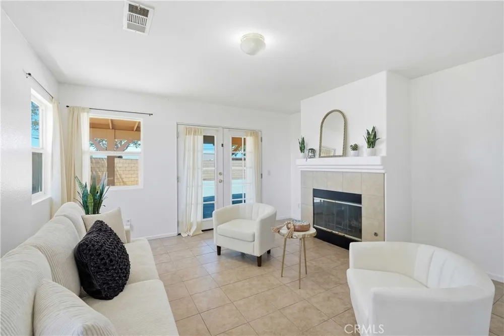 45237 Sancroft Avenue Lancaster, CA 93535