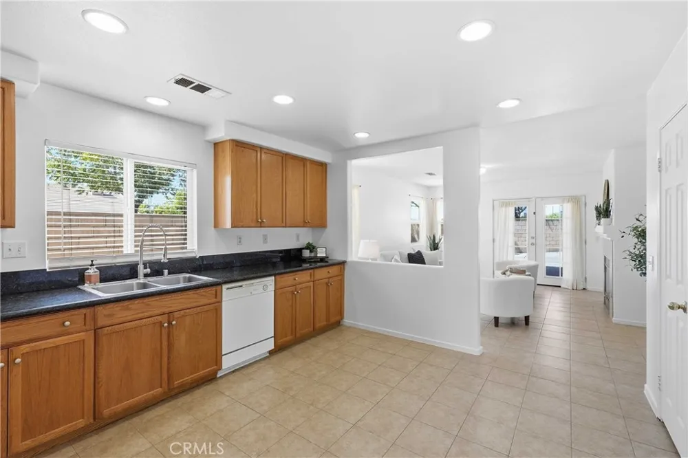 45237 Sancroft Avenue Lancaster, CA 93535