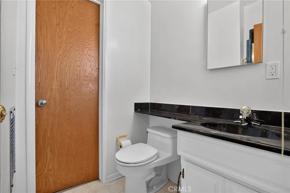 19121 Hartland Reseda, CA 91335