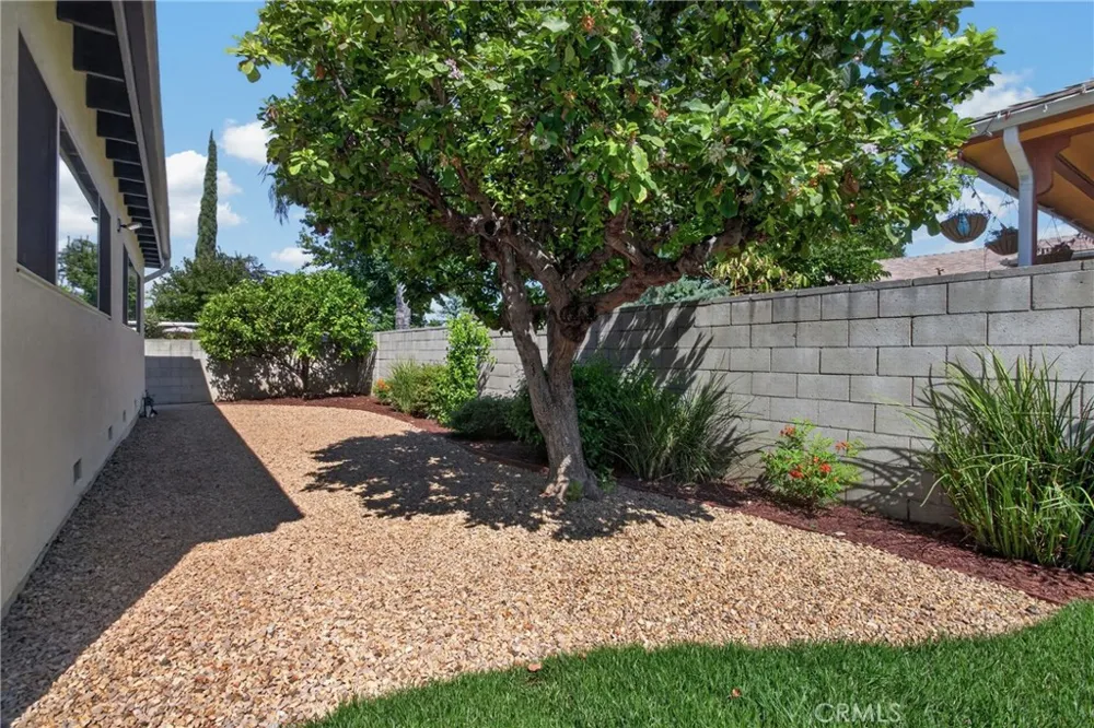 19121 Hartland Reseda, CA 91335