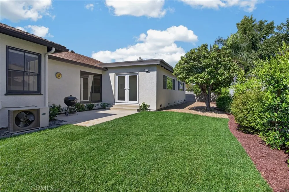 19121 Hartland Reseda, CA 91335