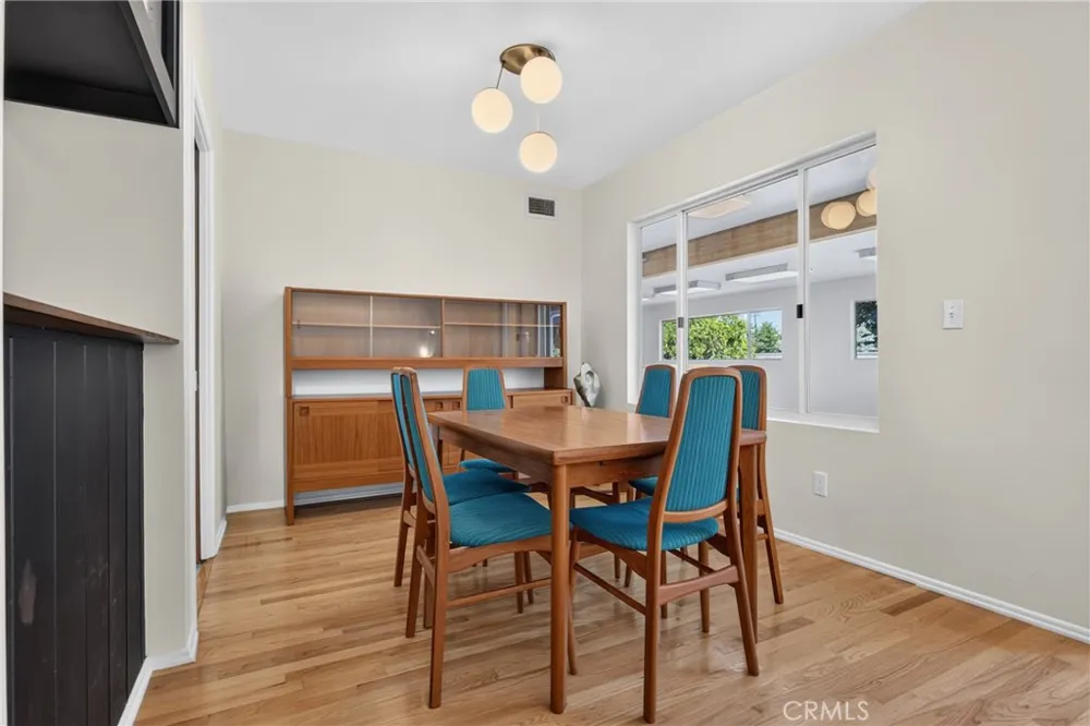 19121 Hartland Reseda, CA 91335