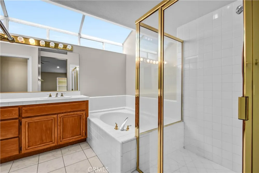 256 Ocho Rios Oak Park, CA 91377