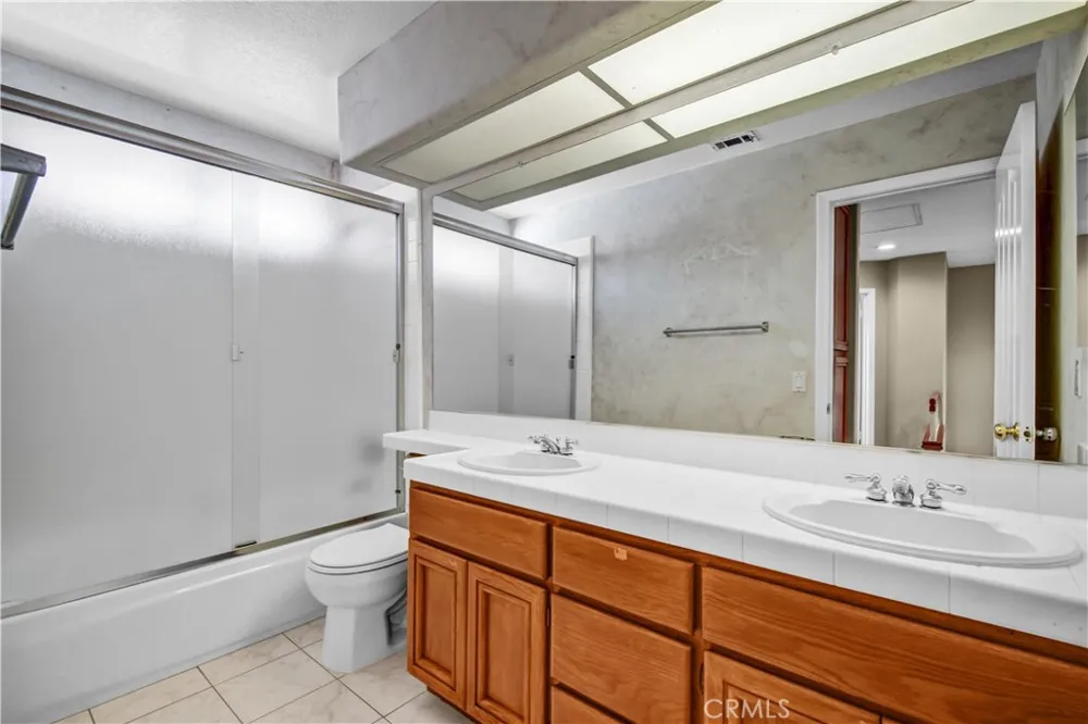 256 Ocho Rios Oak Park, CA 91377