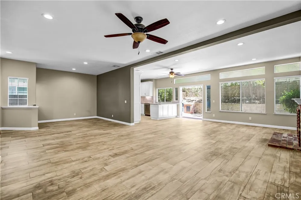 256 Ocho Rios Oak Park, CA 91377