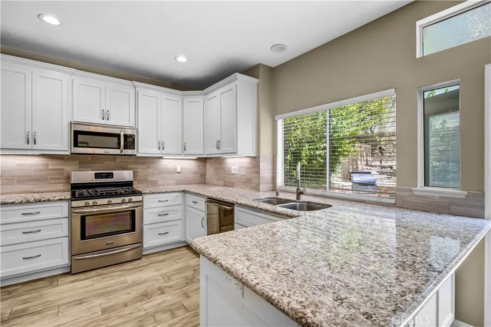 256 Ocho Rios Oak Park, CA 91377
