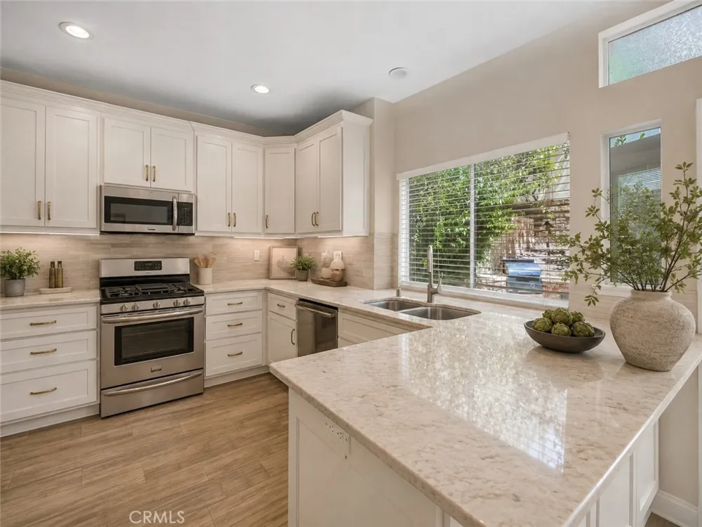 256 Ocho Rios Oak Park, CA 91377