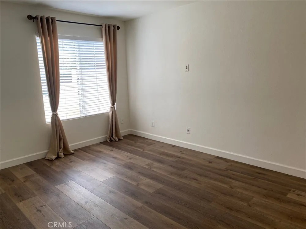 5520 Owensmouth Ave #103 Woodland Hills, CA 91367