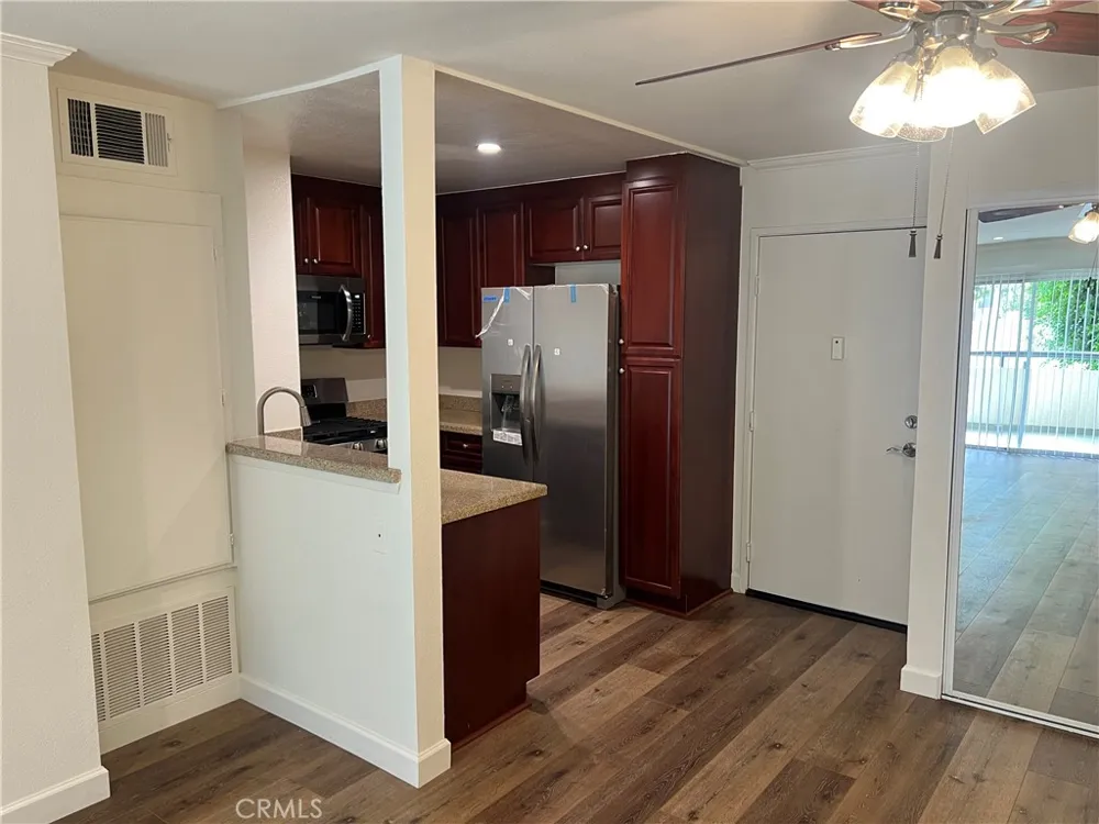 5520 Owensmouth Ave #103 Woodland Hills, CA 91367