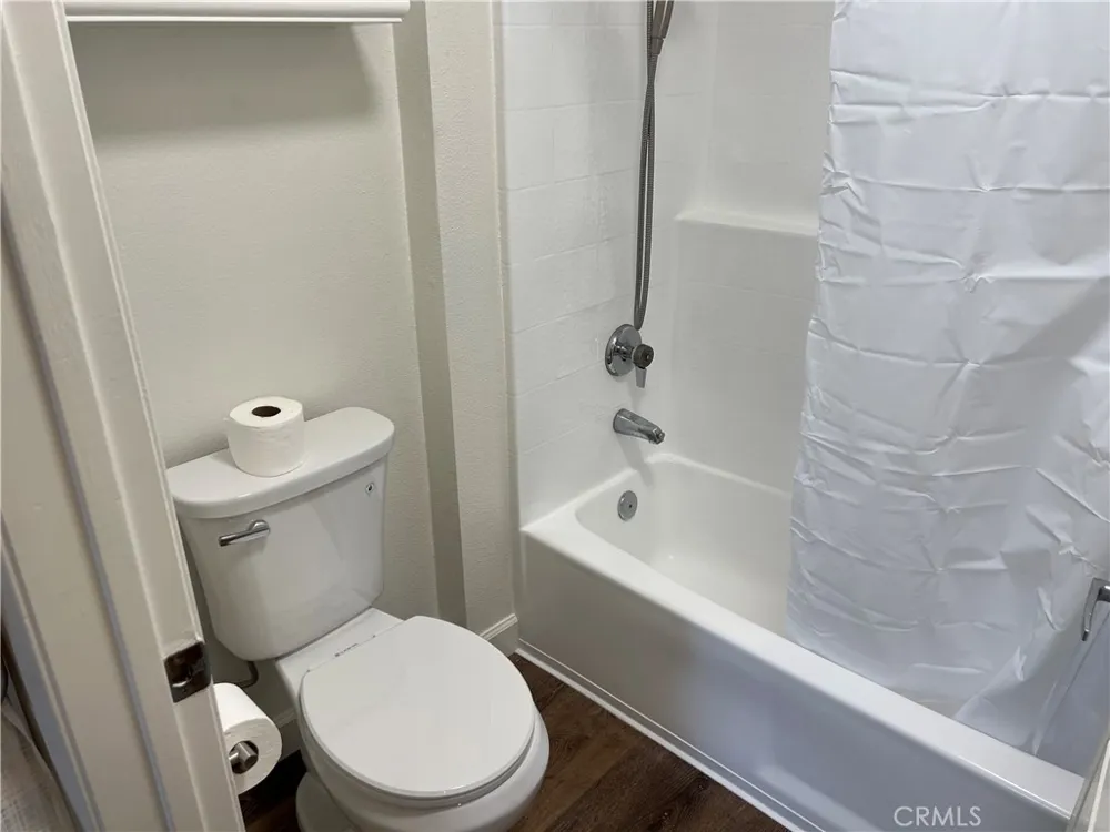 5520 Owensmouth Ave #103 Woodland Hills, CA 91367