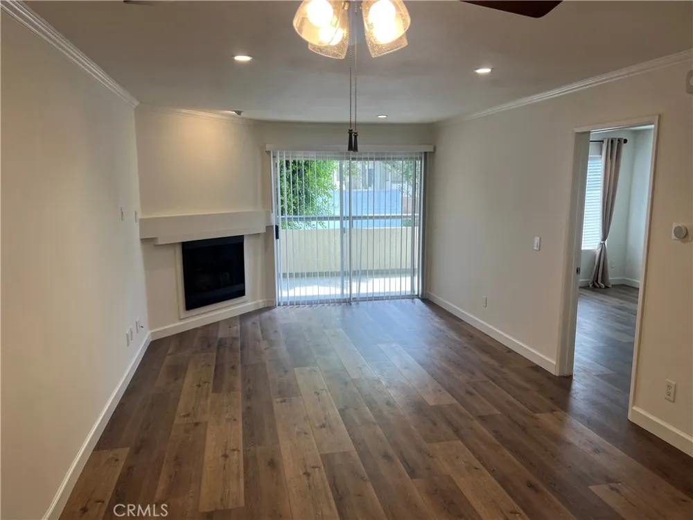 5520 Owensmouth Ave #103 Woodland Hills, CA 91367
