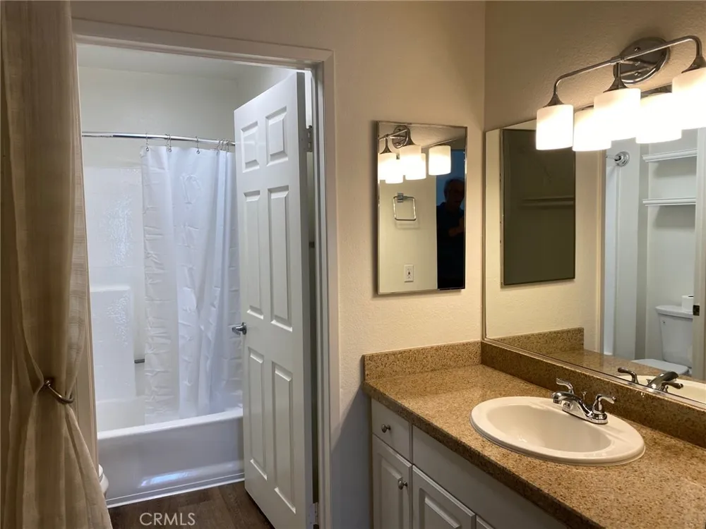 5520 Owensmouth Ave #103 Woodland Hills, CA 91367