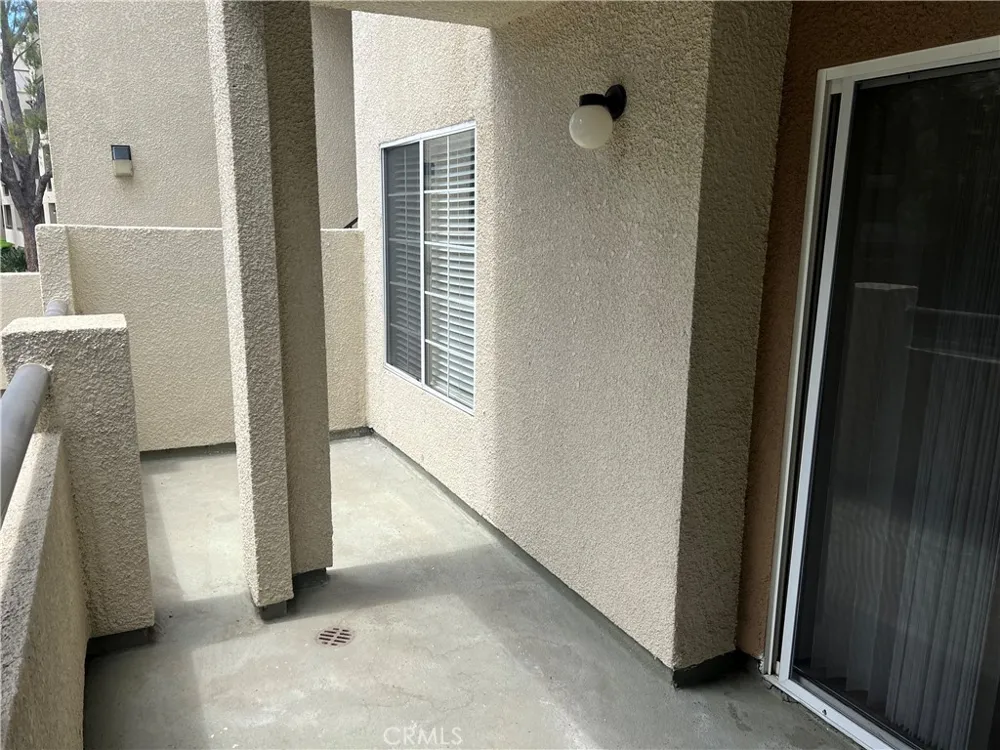 5520 Owensmouth Ave #103 Woodland Hills, CA 91367