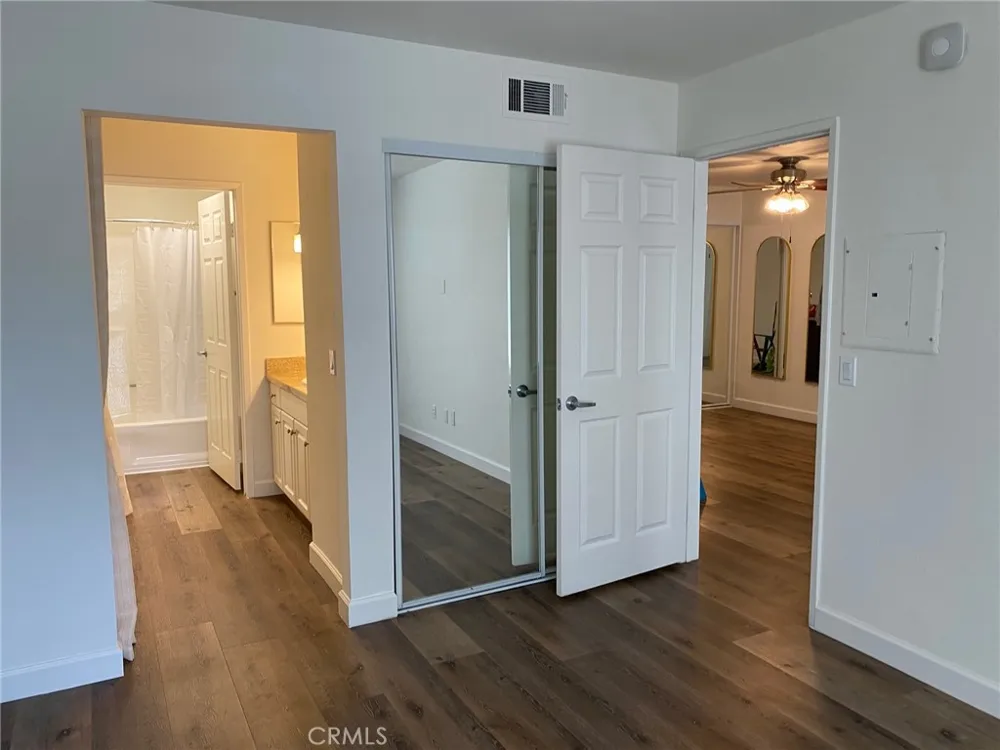 5520 Owensmouth Ave #103 Woodland Hills, CA 91367