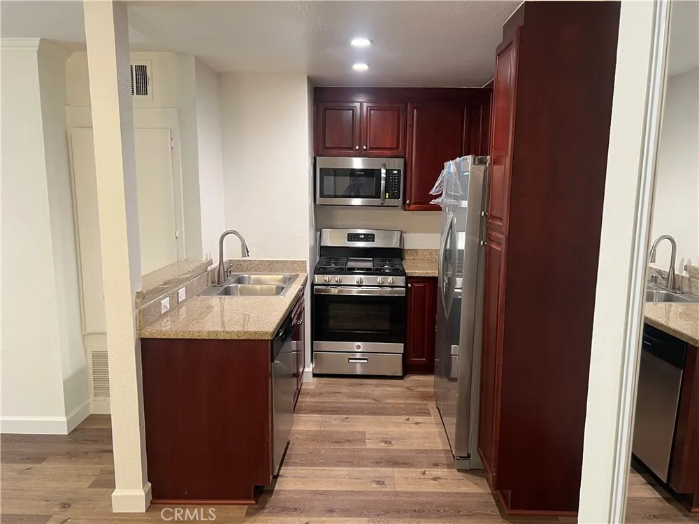 5520 Owensmouth Ave #103 Woodland Hills, CA 91367