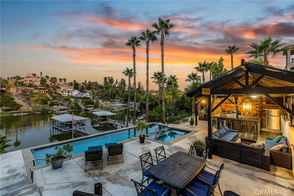 22084 San Joaquin W Canyon Lake, CA 92587