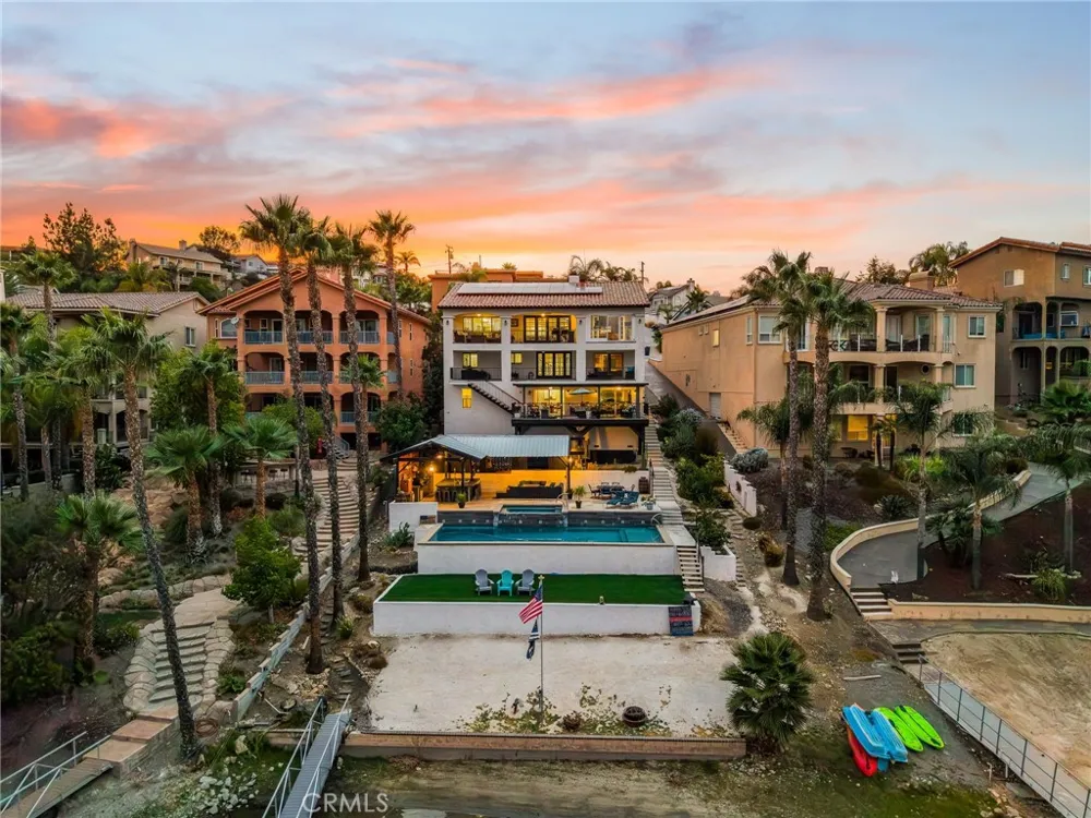 22084 San Joaquin W Canyon Lake, CA 92587