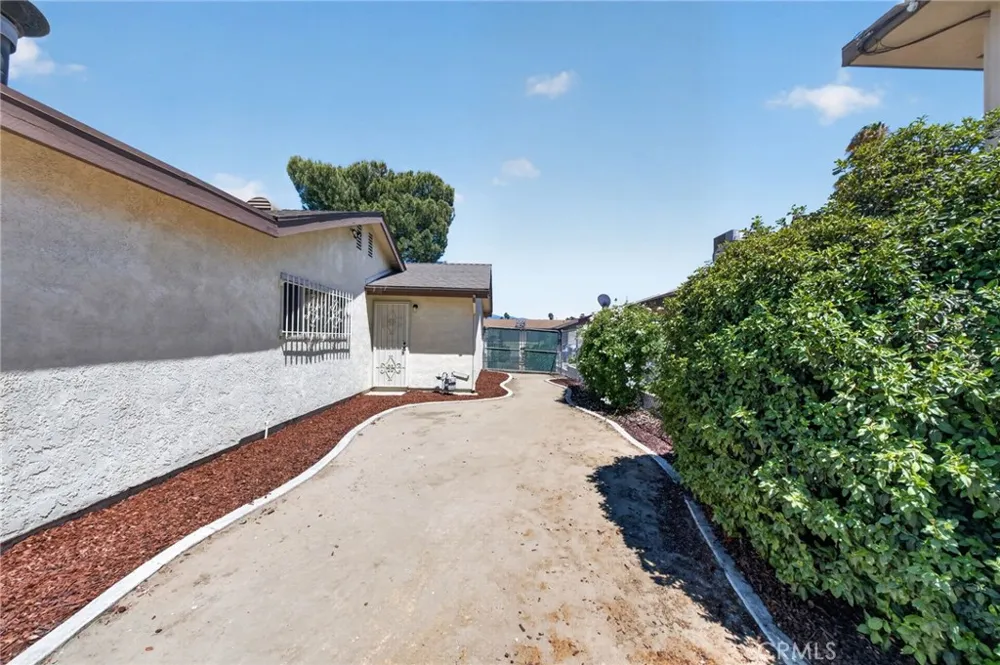 605 Los Tilos Hemet, CA 92543