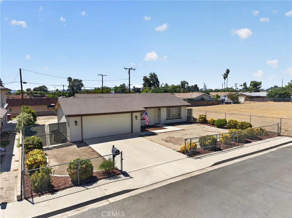 605 Los Tilos Hemet, CA 92543