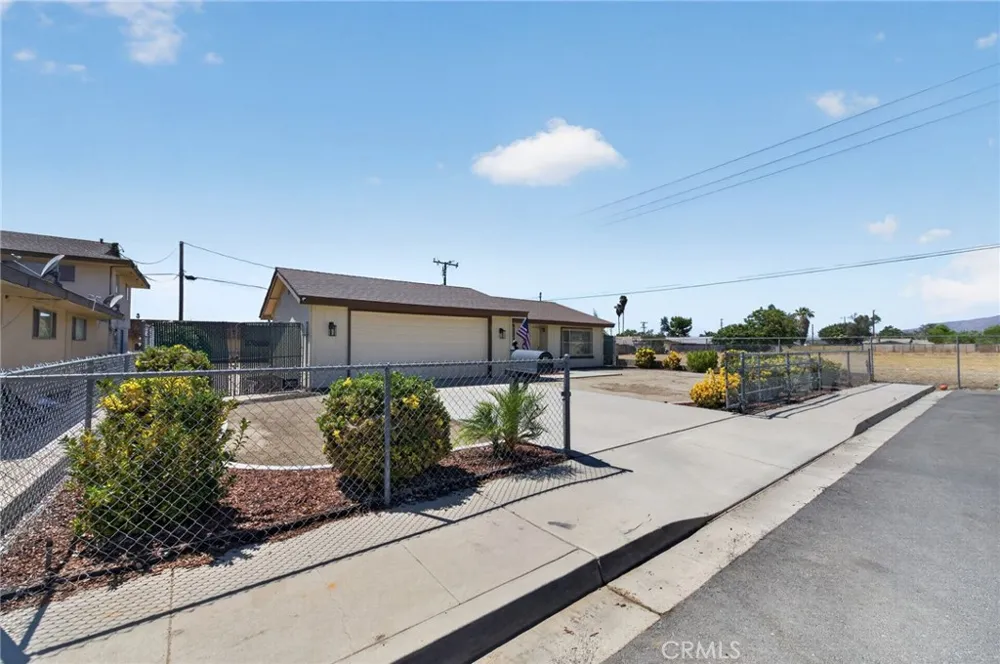 605 Los Tilos Hemet, CA 92543