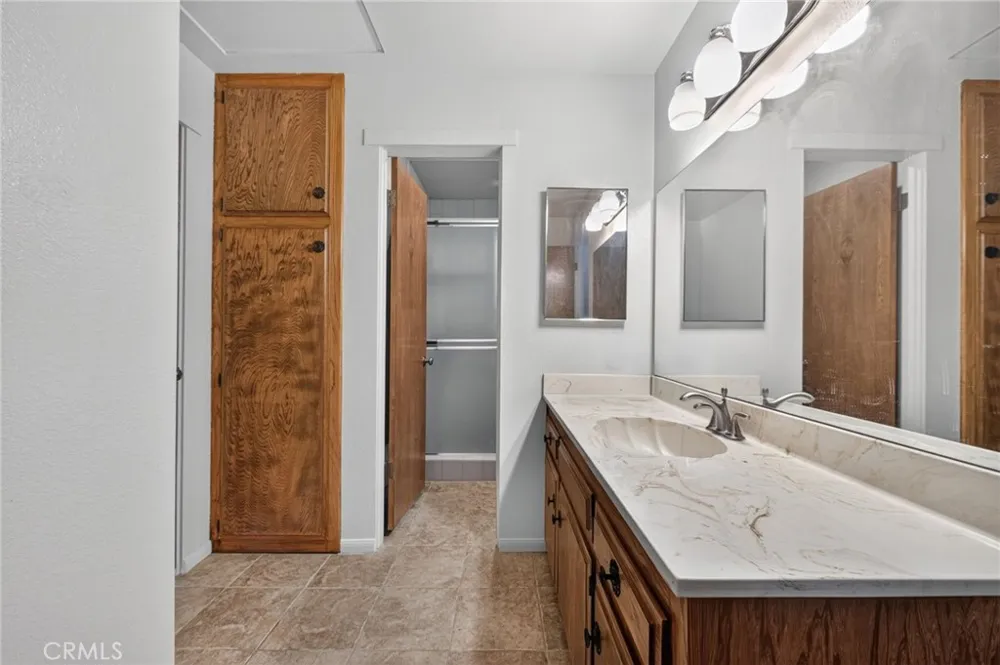 605 Los Tilos Hemet, CA 92543