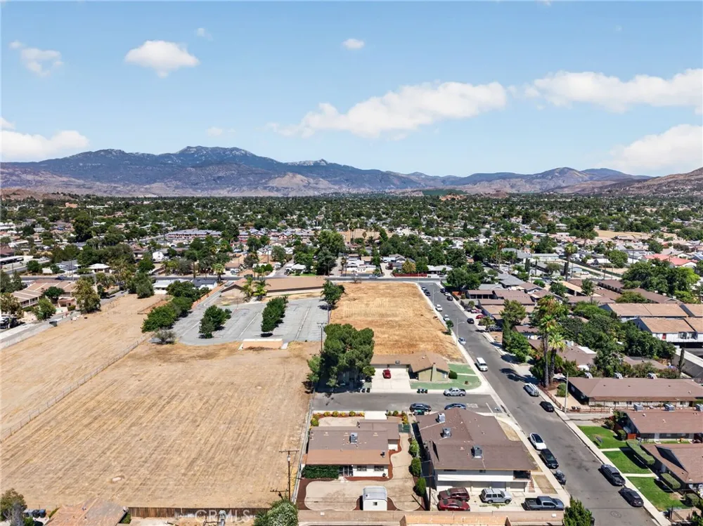 605 Los Tilos Hemet, CA 92543