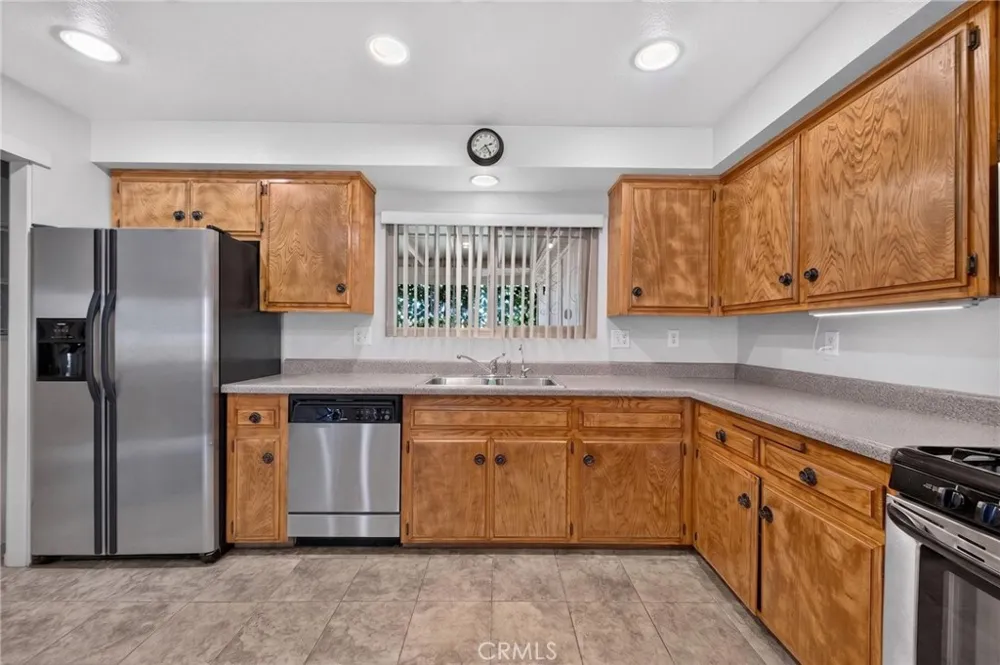 605 Los Tilos Hemet, CA 92543
