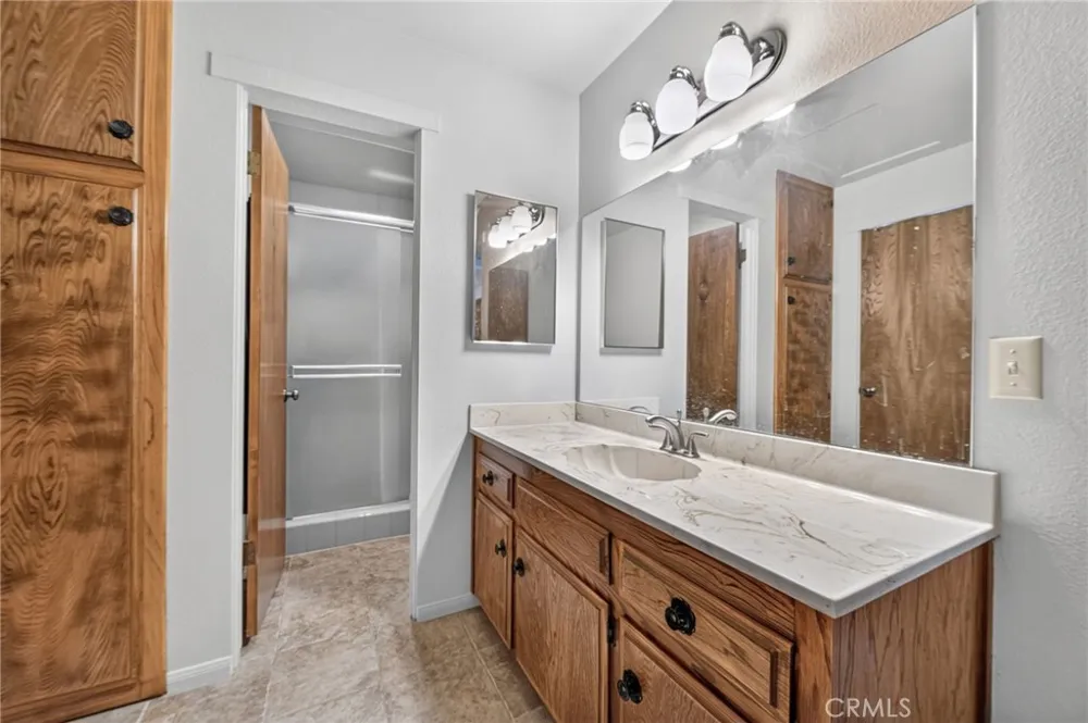 605 Los Tilos Hemet, CA 92543