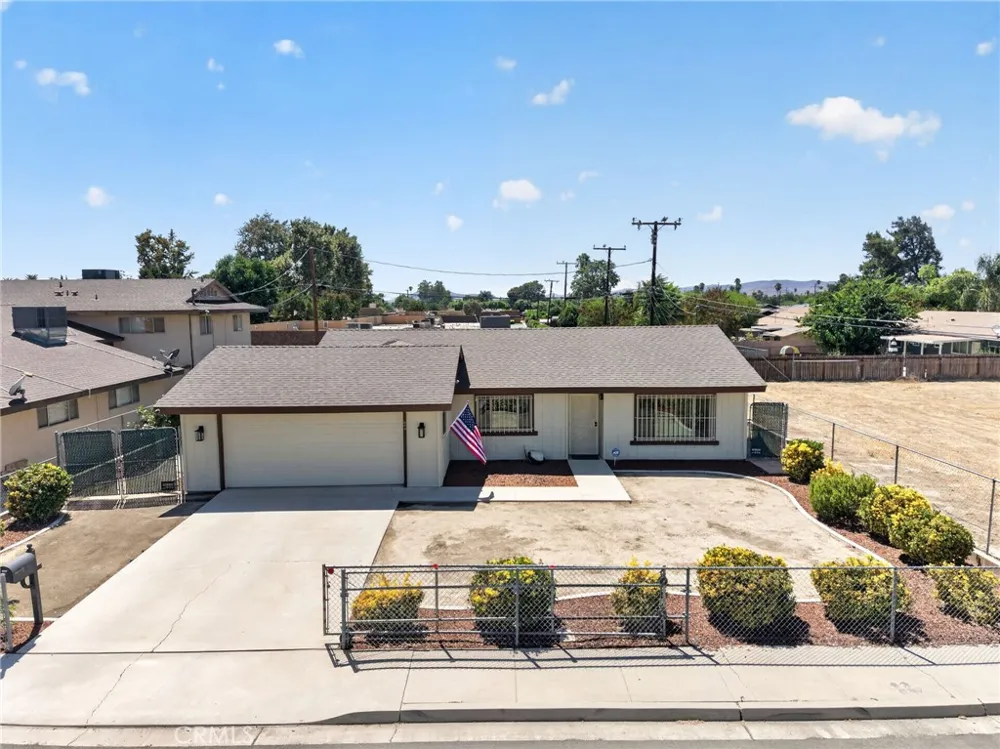 605 Los Tilos Hemet, CA 92543