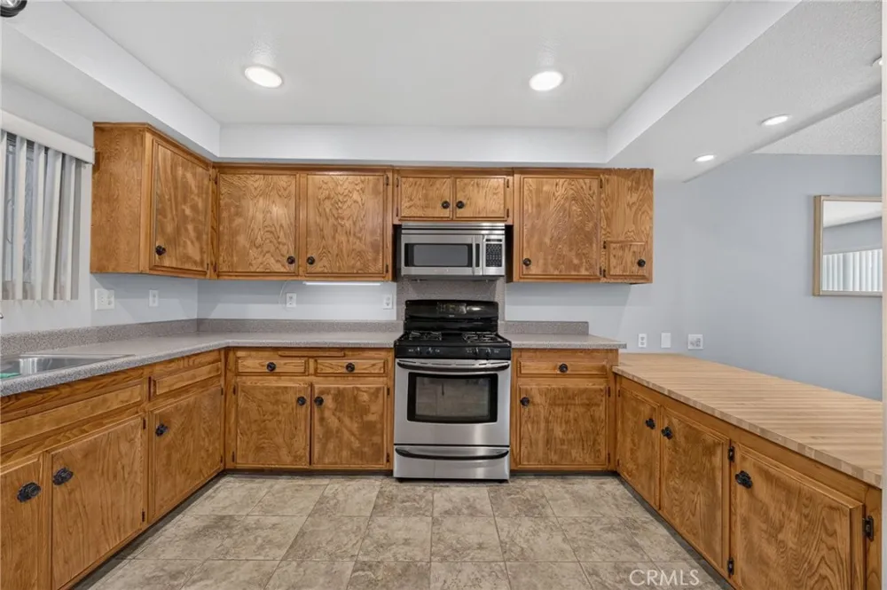605 Los Tilos Hemet, CA 92543