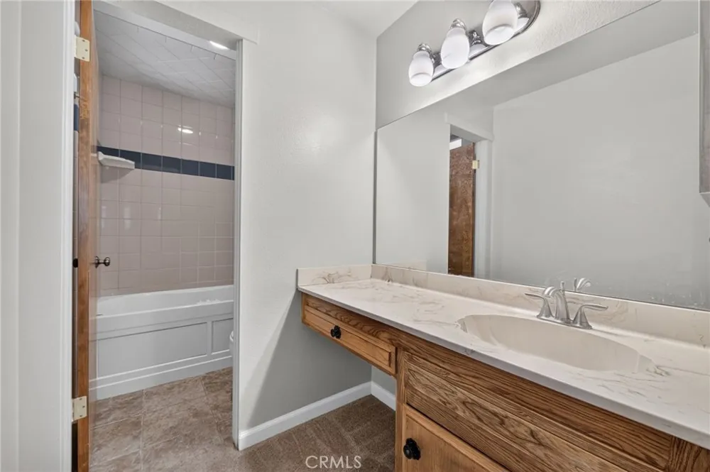 605 Los Tilos Hemet, CA 92543