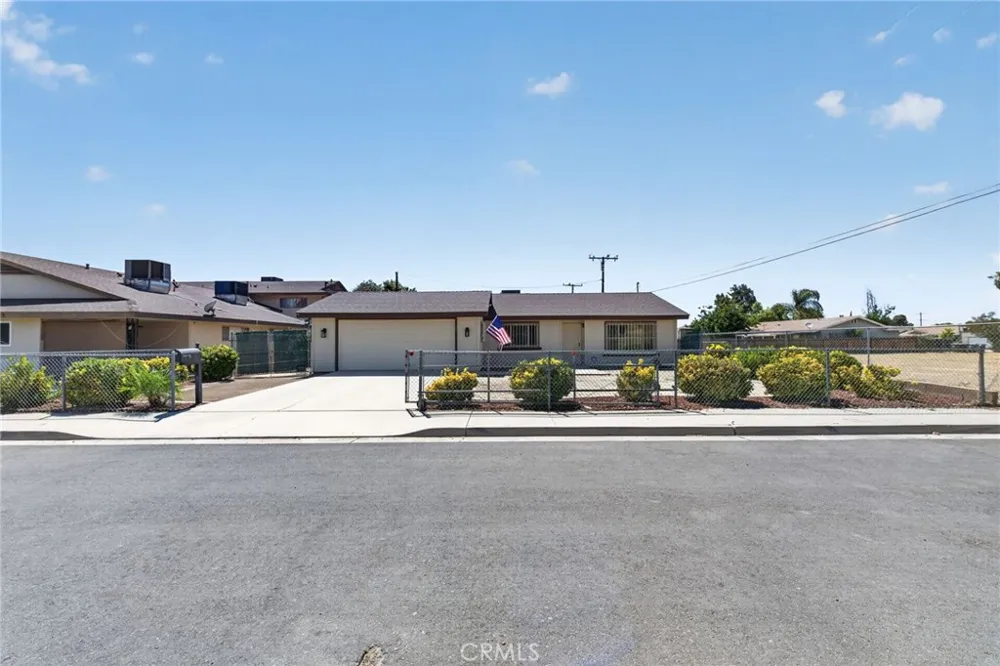 605 Los Tilos Hemet, CA 92543