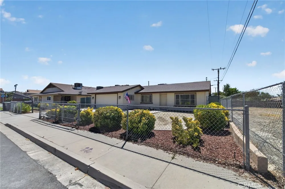 605 Los Tilos Hemet, CA 92543